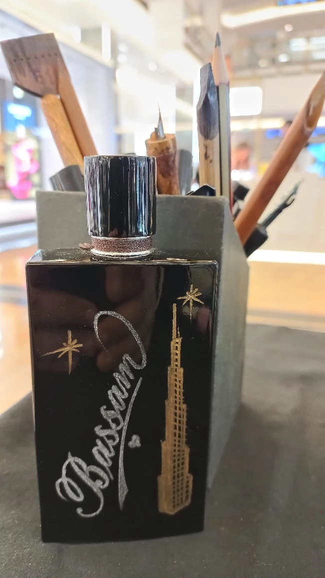 نقش الأسماء على الهدايا